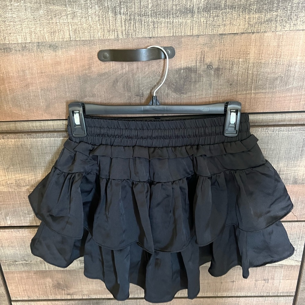 Chic Black Ruffle Mini Skirt - Picture 2 of 3